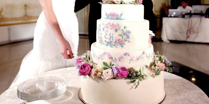 Особенности выбора свадебного торта